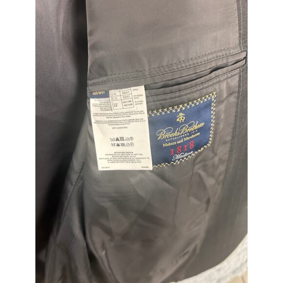 Brooks Brothers 1818 Collection men’s blazer in a gray pinstripe wool - Picture 10 of 16